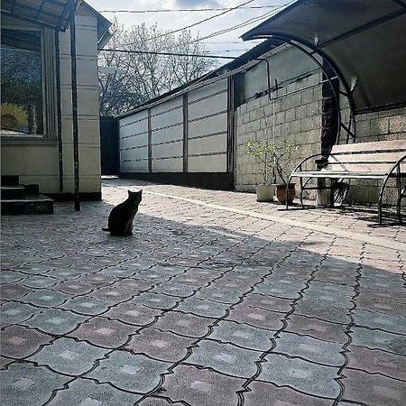 ホテル Fam_House ビシュケク エクステリア 写真